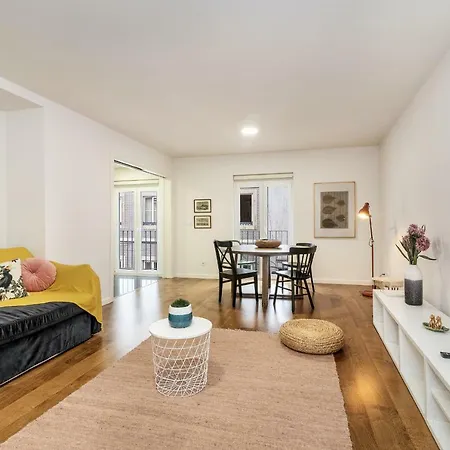 Appartement Charming In Typical District *