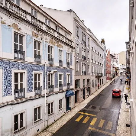 Charming In Typical District Lisboa
